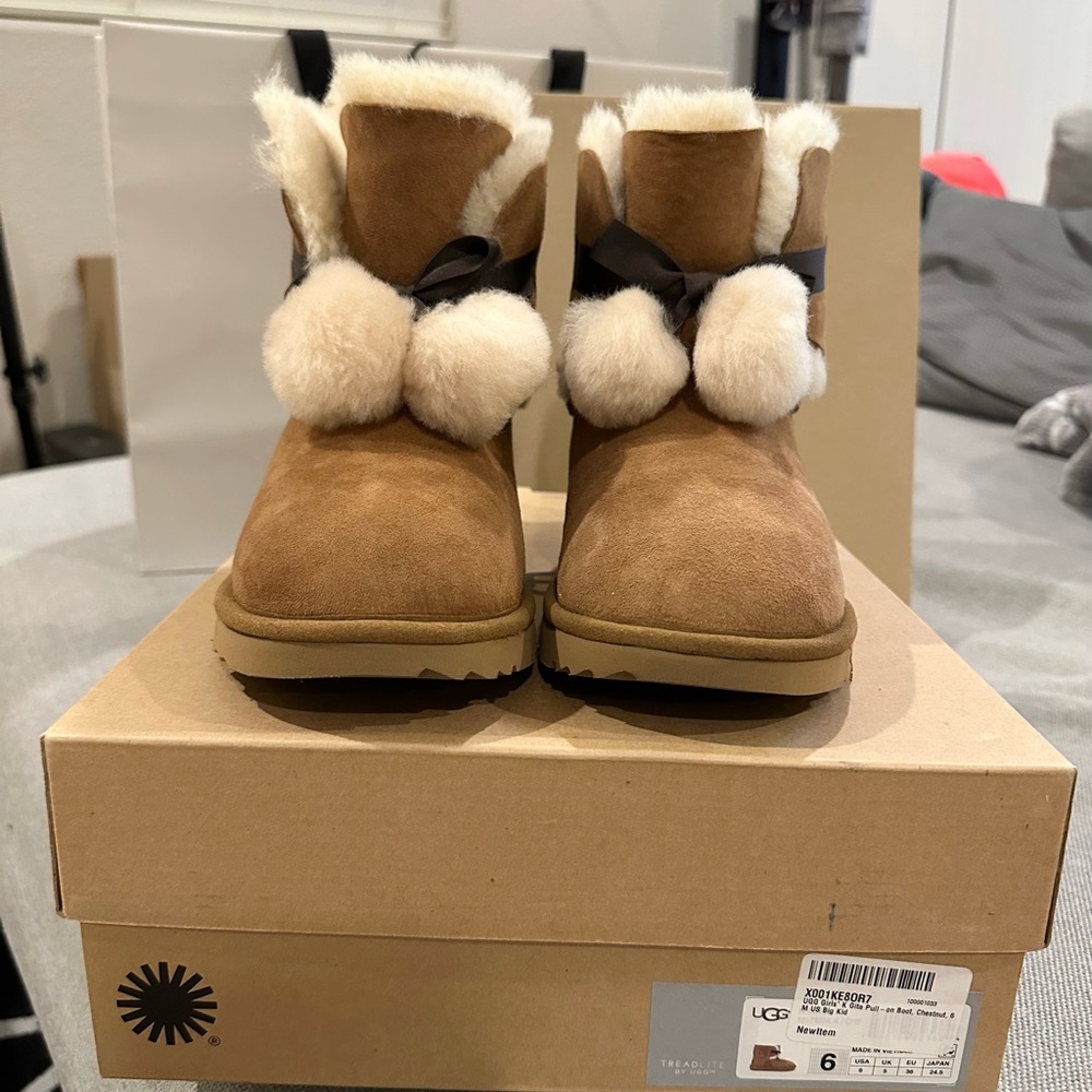 Moving sale! Brand new women’s UGG Boots